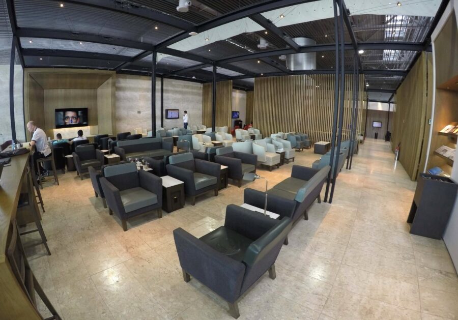 Salones VIP del Aeropuerto Santa Ana: Lujo y Descanso Entre Vuelos